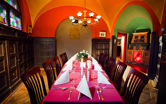 Intime Atmosphäre: Feiern im Kaminzimmer.